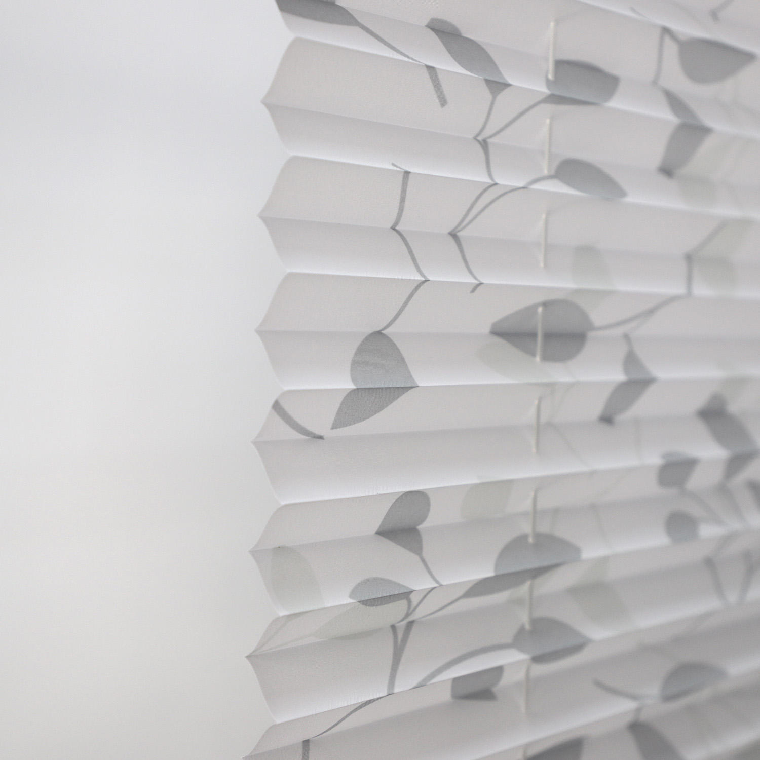 Wholesale Modern Horizontal Cordless Polyester Pleated Fabric Blinds with Translucent Printed Pattern French Window Coverage