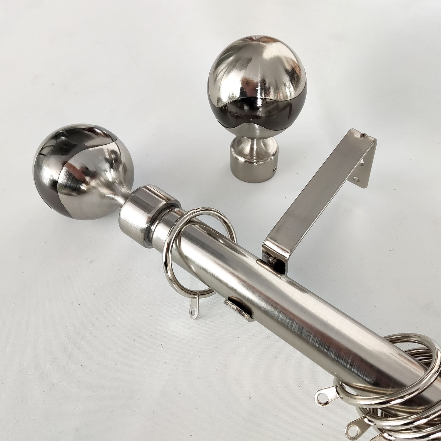 Factory Directly Wholesale Adjustable Modern Design Metal Window Curtain Rods Metal Curtain Pole Accessories