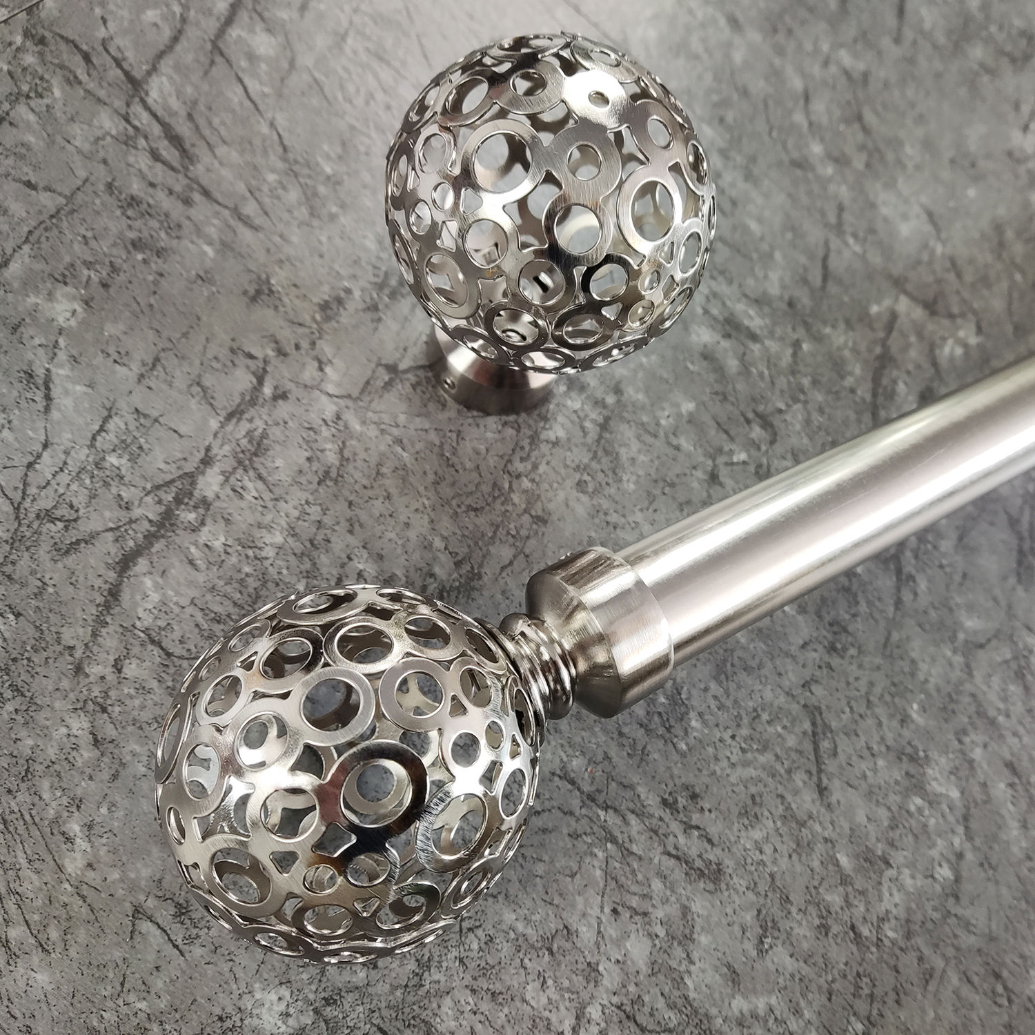 Modern Wrought Iron Hollow Head Adjustable Extendable Curtain Rods Factory Direct Sales Window Metal Curtain Pole